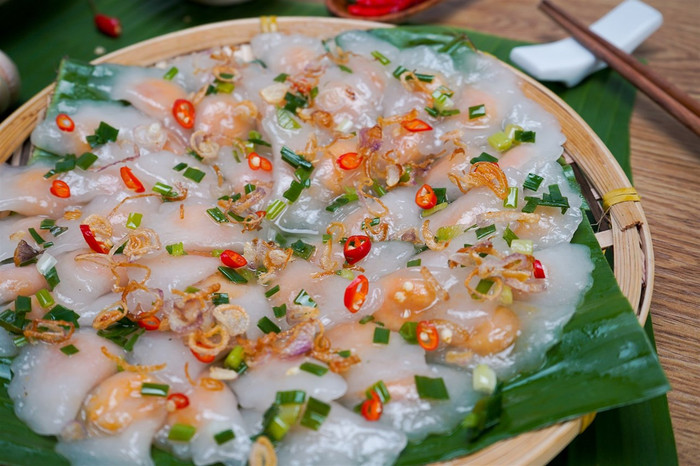 Không chỉ có bún bò, đến Huế phải thưởng thức những món bánh nổi tiếng này Ảnh 1