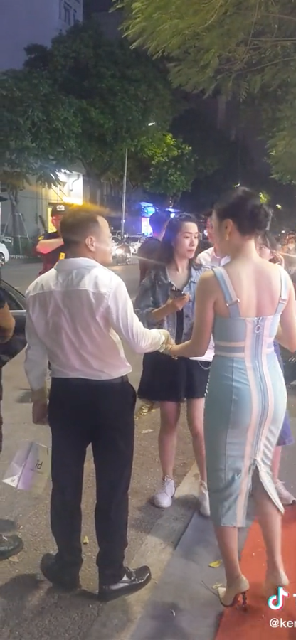 Loạt khoảnh khắc tình tứ của Phương Oanh - shark Bình trong một sự kiện.