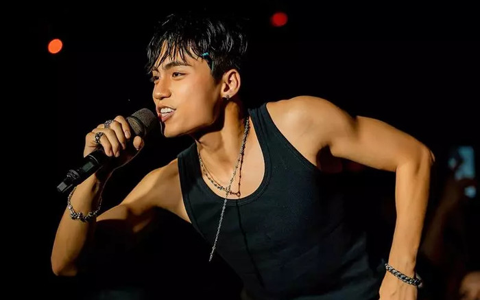 Điệu nhảy gây sốt của em trai Sơn Tùng bị tố là 'hàng fake', bản gốc đến từ nam ca sĩ Kpop đình đám Ảnh 2