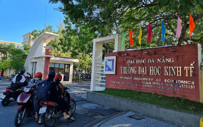 Một giảng viên Đại học nhờ sinh viên thi hộ Ảnh 2