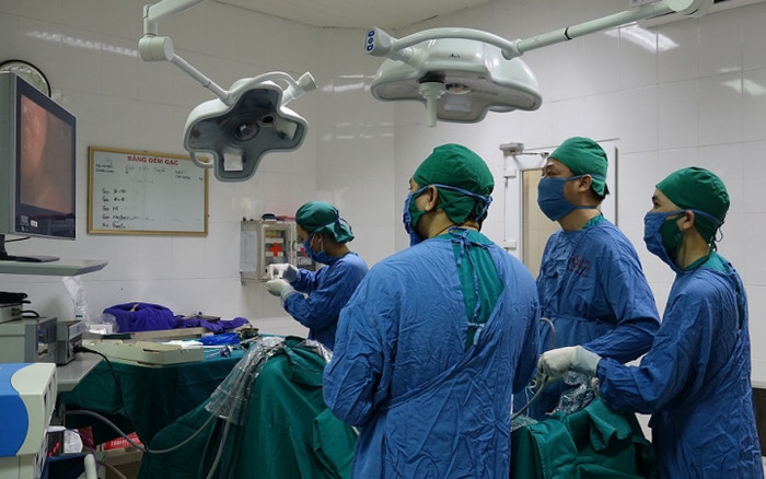 Cô gái vỡ gan nguy kịch, 2,5 lít máu tràn ổ bụng được cứu sống ngoạn mục Ảnh 2