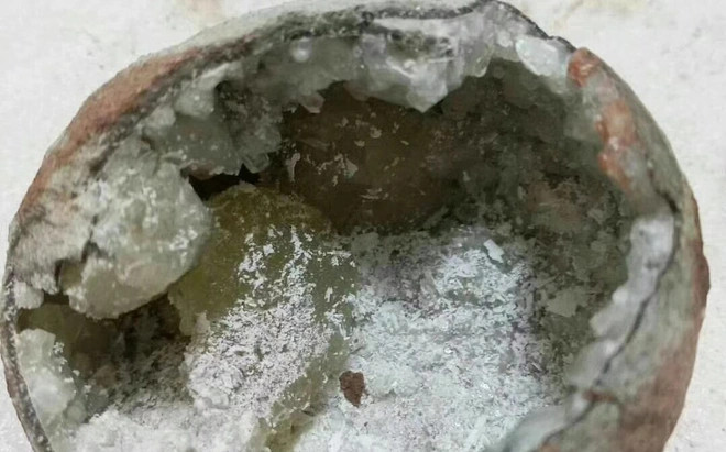 'Lạ mắt' trứng khủng long chứa pha lê mới tìm thấy ở Trung Quốc Ảnh 2