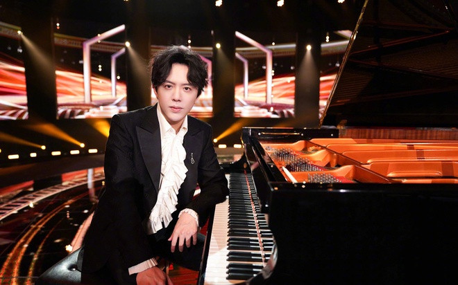 Hậu 'bê bối' mua dâm, một sao nam nổi tiếng bất ngờ 'comeback' ở show diễn quốc tế Ảnh 2