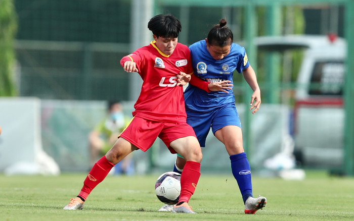 HLV Kim Chi và học trò 'phát khóc' vì trọng tài bắt sai trước đội bóng có cùng chủ với Hà Nội FC Ảnh 2