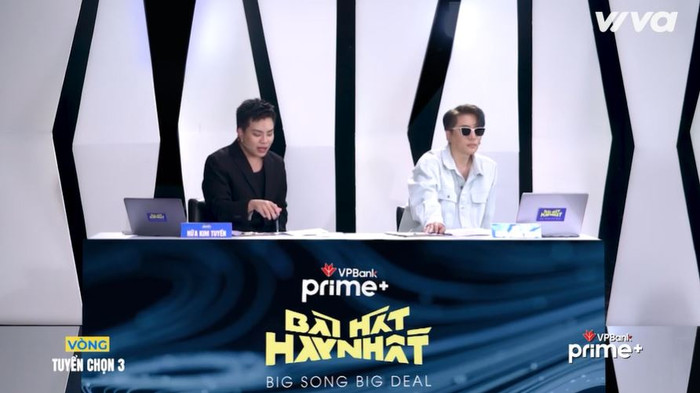 Hai vị giám khảo đều hy vọng Moon sẽ tiến bộ hơn về việc dựng bài hát