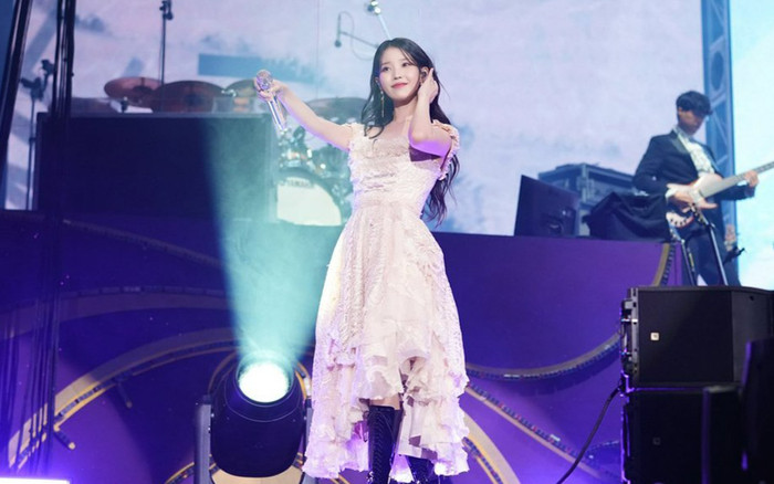 IU khiến fan sốc khi tuyên bố ngừng hát 'Palette' và 'Good Day' Ảnh 2