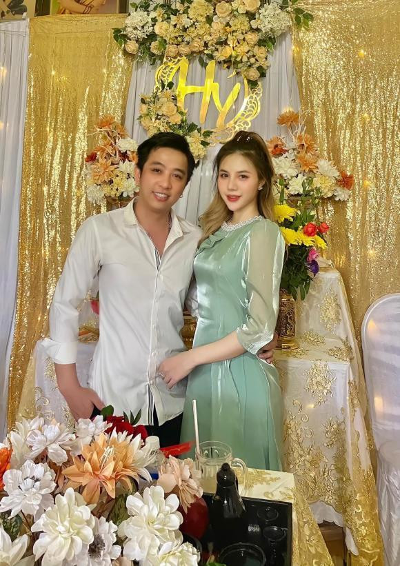 Hình ảnh cả hai trong một buổi lễ đính hôn vào cuối năm 2021.