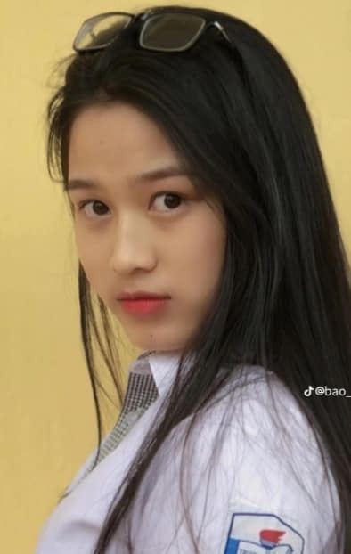 Giống như đàn chị Tiểu Vy, Đỗ Thị Hà cũng có nhan sắc thuở đi học vô cùng trong sáng, rạng rỡ. Sau 2 năm đương nhiệm, nhan sắc của Đỗ Thị Hà ngày càng thăng hạng và nhận được 'cơn mưa' lời khen của khán giả.