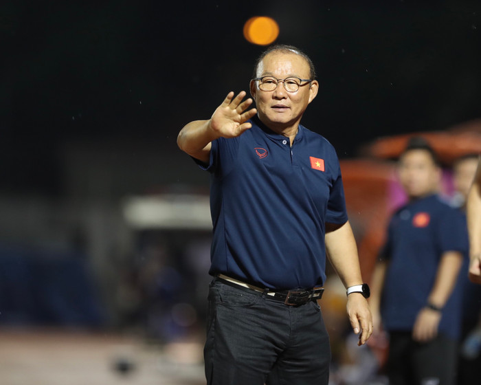 HLV Park Hang Seo giữ đúng lời hứa dùng người mới ở tuyển Việt Nam. Ảnh: Anh Đồng