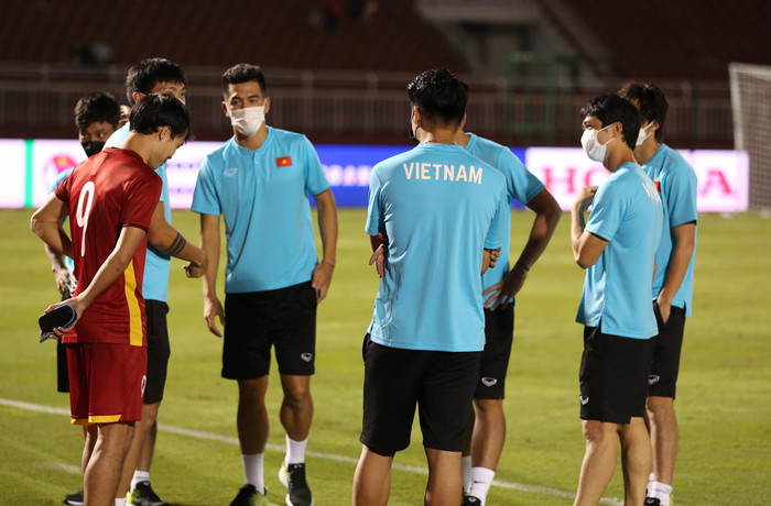 Những Công Phượng, Quang Hải đều không được đăng ký thi đấu trước Singapore. Ảnh: Anh Đồng