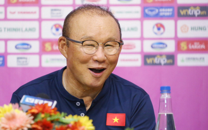 HLV Park Hang Seo cười hết cỡ sau trận Việt Nam thắng Singapore 4-0 Ảnh 2