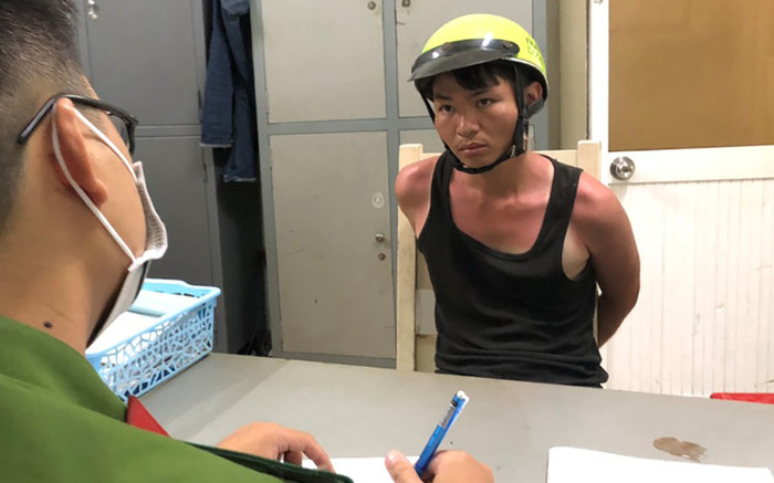 Thanh niên cướp tiệm vàng rồi ngồi chờ người đến bắt khai do 'buồn chán, muốn đi tù' Ảnh 2