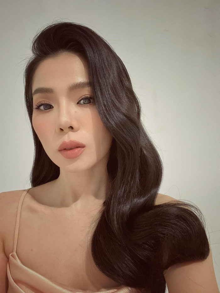 Ở tuổi 40, nhiều người phải công nhận rằng cô ngày càng trẻ đẹp, dường như thời gian đã bỏ quên cô nàng.