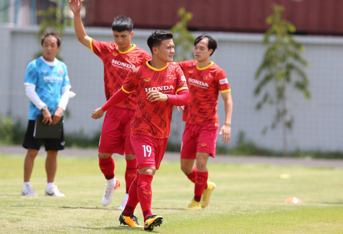 Quang Hải không thi đấu trận Việt Nam thắng Singapore 4-0. Ảnh: Anh Đồng
