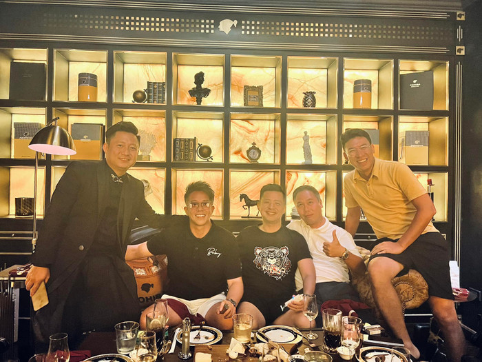 Hậu chia tay Hương Giang, Matt Liu đã nhanh chóng quay trở lại với cuộc sống như trước đây. Cách đây không lâu nam doanh nhân đã khoe tậu siêu xe khiến dân tình được phen choáng ngợp