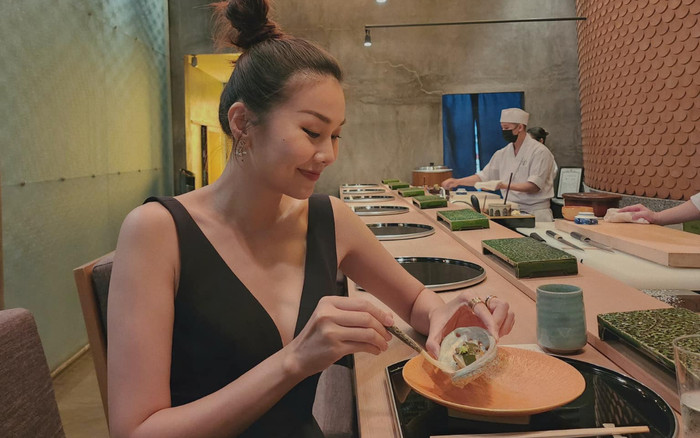 'Chị đại' Thanh Hằng lên đồ sang chảnh đi ăn những món đậm chất 'quý tộc' Ảnh 2
