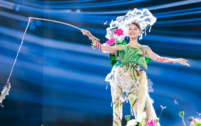 Màn trình diễn trang phục dân tộc của Á hậu Thuỳ Dung 'gây bão', lý do đằng sau là gì? Ảnh 2