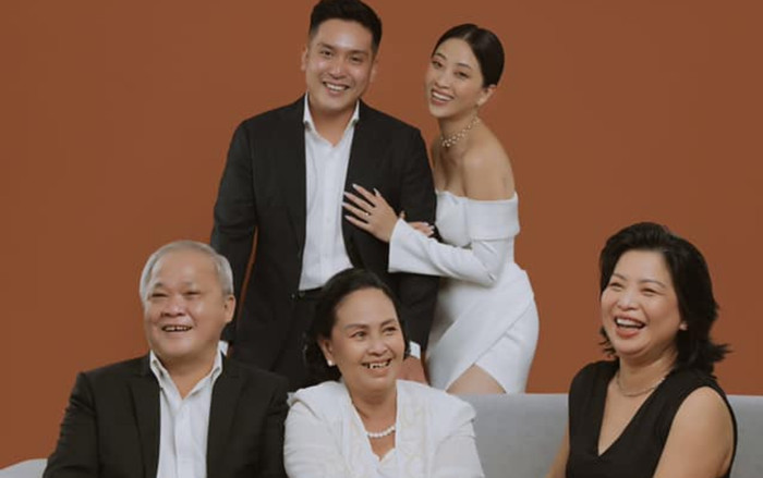 Liêu Hà Trinh khoe ảnh đại gia đình, lần đầu tiết lộ diện mạo của mẹ chồng Việt kiều Ảnh 2