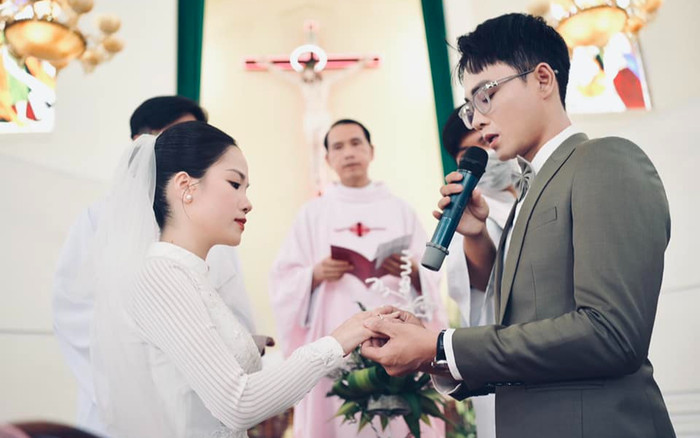 Bạn gái cũ của Quang Hải chính thức trở thành vợ người ta Ảnh 2