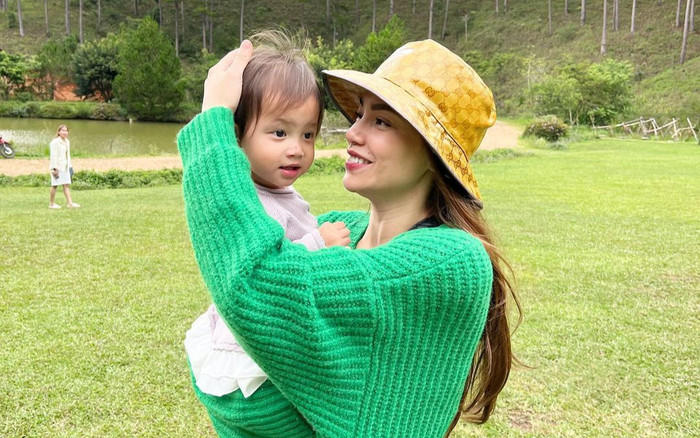 Hồ Ngọc Hà 'nhức nhối con tim' vì hành động ngọt ngào của ái nữ Lisa Ảnh 2