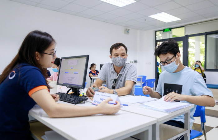 Thí sinh làm thủ tục nhập học. (Ảnh minh hoạ: H.C)