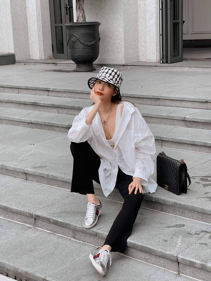 Dù bước sang tuổi 30 nhưng Lan Khuê vẫn trông trẻ hơn tuổi thật nhờ phong cách năng động và cá tính.