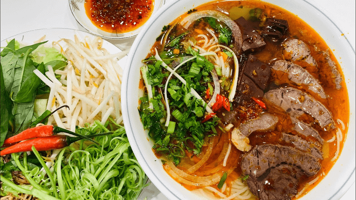 Bún bò Huế - Hương vị không thể nào quên khi đặt chân đến vùng đất cố đô Ảnh 2