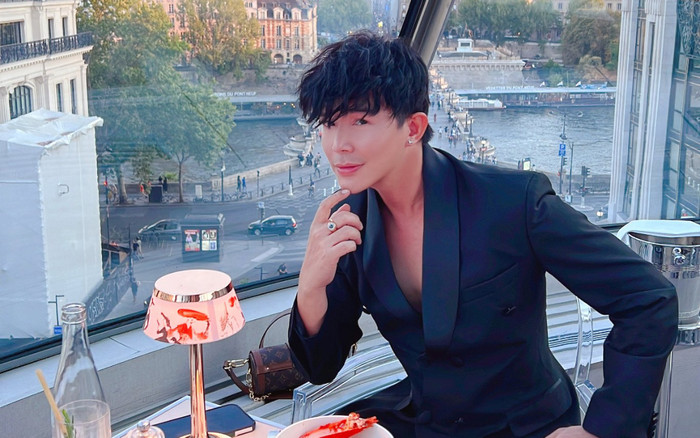 Được hỏi ra MV để 'cà khịa' showbiz, Nathan Lee đáp trả: 'Tôi không rảnh cho những người không xứng' Ảnh 2