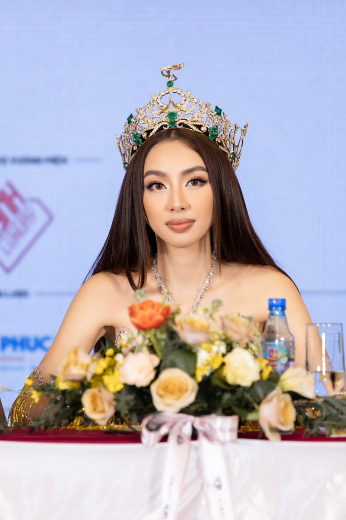 Lý do vì sao fan lại ráo riết muốn 'chỉnh sửa' vương miện Miss Grand Vietnam 2022 Ảnh 4