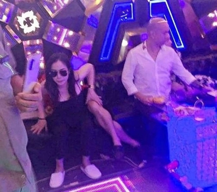 Khung cảnh bên trong khách sạn Sophia tại thời điểm lực lượng chức năng tiến hành kiểm tra. Ảnh: Công an Nhân dân