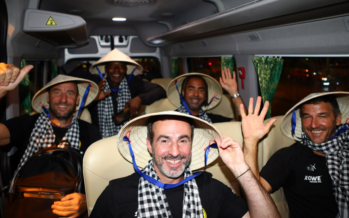 Nhà vô địch World Cup 2014 và dàn huyền thoại Dortmund đội nón lá khi đến Việt Nam Ảnh 2