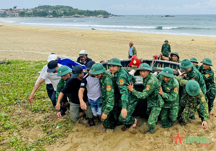 Bão Noru đã giật trên cấp 17 đang hướng vào Đà Nẵng – Quảng Ngãi: Thủ Tướng chỉ đạo khẩn Ảnh 4