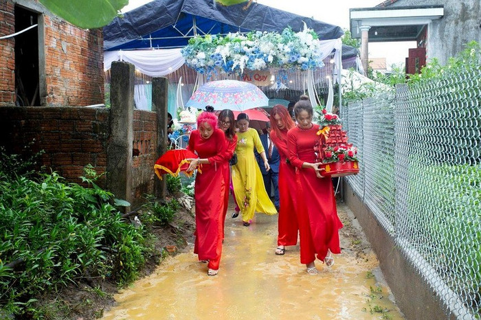 Cô dâu chú rể ở Quảng Ngãi tất bật cưới hỏi để 'chạy' siêu bão Noru Ảnh 5