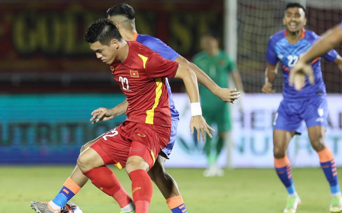 Tiến Linh không rời sân khi ông Park thay bằng Văn Khang Ảnh 2