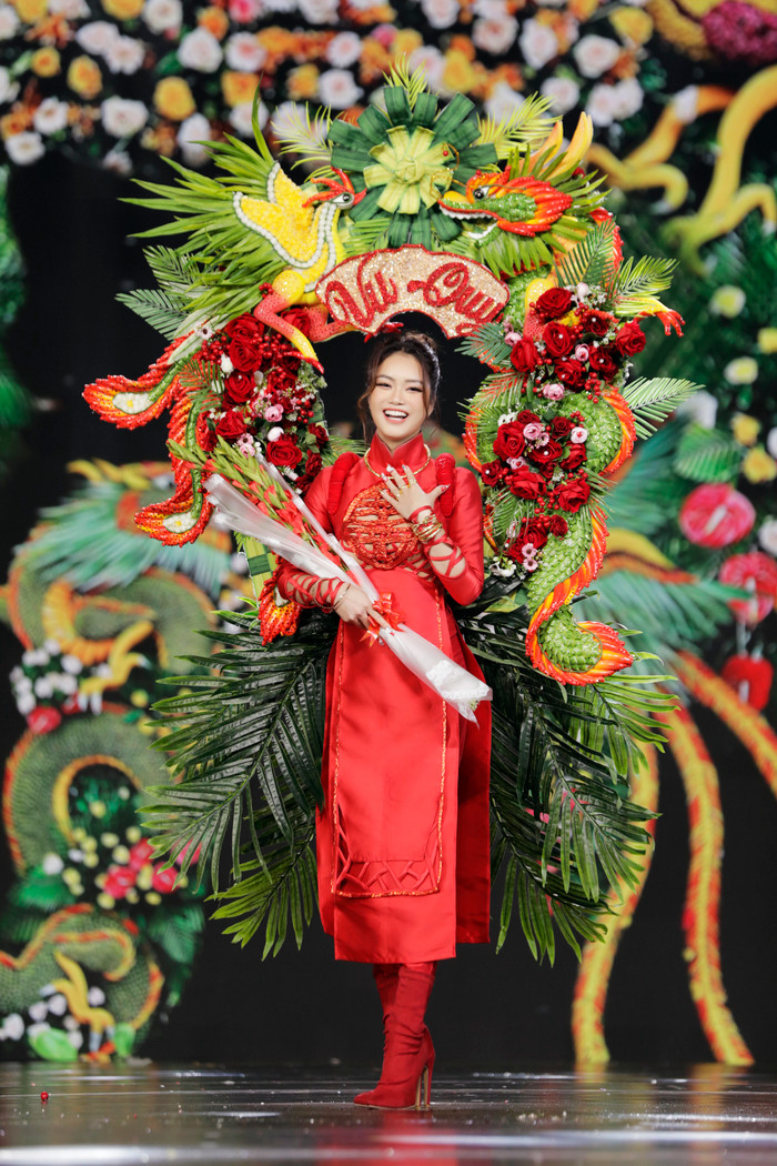 Đám cưới miền Tây được hiện lên vừa gần gũi vừa dễ thương mà lại rất rực rỡ sắc màu. 