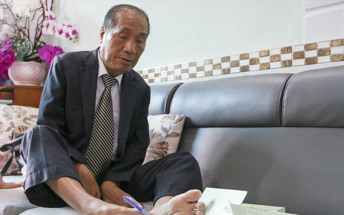 Thầy giáo đầu tiên viết chữ bằng chân Nguyễn Ngọc Ký qua đời Ảnh 2