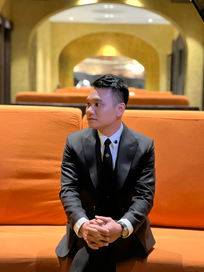 Tấm lòng thiện nguyện của Khắc Việt hướng về miền Trung ruột thịt làm cho đông đảo khán giả không khỏi xúc động và bày tỏ sự đồng tình với việc quyên góp kịp thời từ phía nam ca sĩ