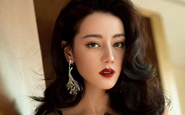 Địch Lệ Nhiệt Ba khiến netizen thất vọng khi ngắm nhìn diện mạo thiếu chỉn chu qua livestream Ảnh 2