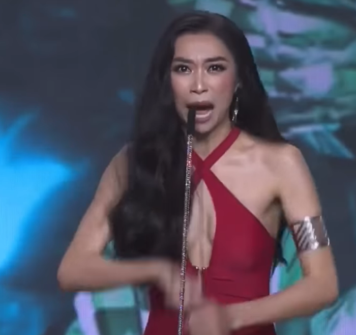 'Huỳnh Thới Ngọc Thảo - Miss Grand 'Bình Bình Bình' Dương' là màn hô tên của Nguyên Thảo. Cô áp dụng cả style catwalk 'ba lùi' khiến khán giả cảm thấy thích thú. Nhiều người nhận xét rằng Nguyên Thảo đã có tiến bộ hơn trong phần trình diễn áo tắm.