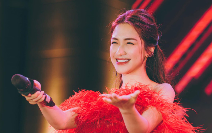 Hòa Minzy trích tiền túi ủng hộ đồng bào miền Trung 300 triệu đồng Ảnh 2