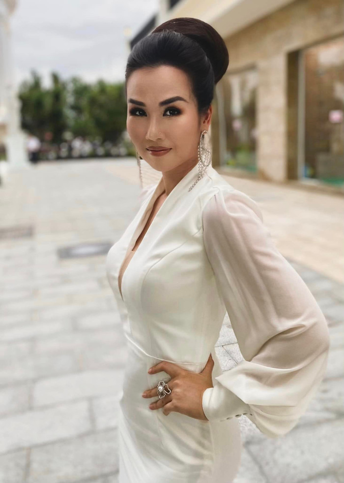 Sau một thời gian tạm ngưng ca hát để tập trung chăm sóc ái nữ đầu lòng, hiện tại nữ ca sĩ đã bắt đầu quay trở lại biểu diễn ở nhiều sân khấu lớn nhỏ