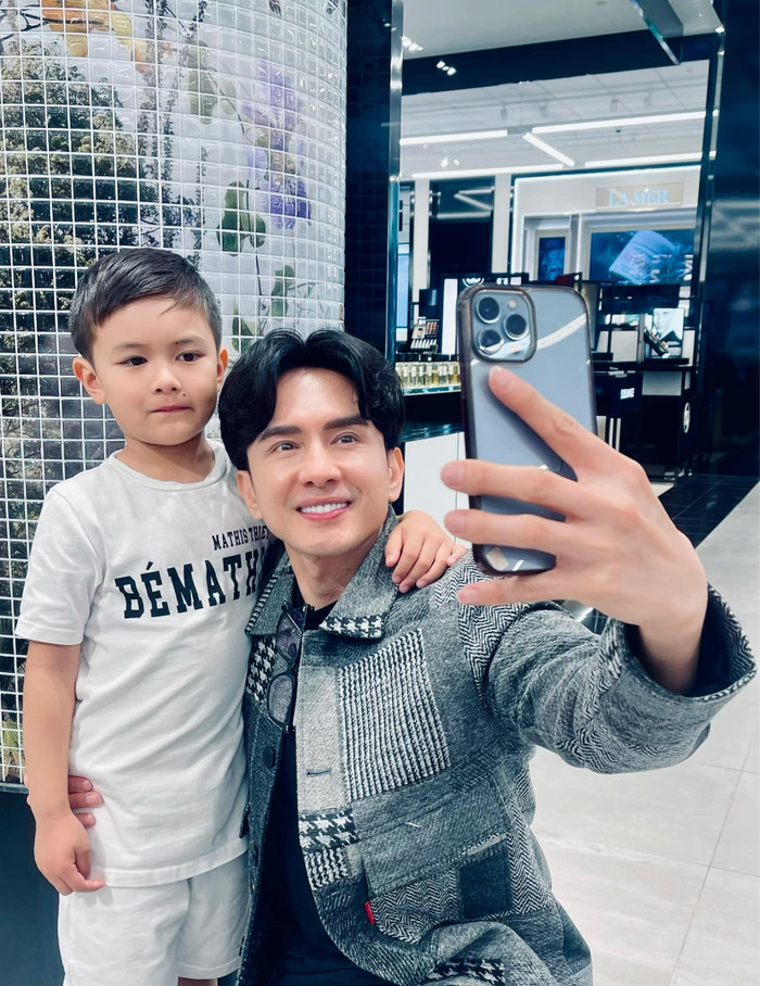 Diện mạo đáng yêu của cậu bé khiến dân tình không ngừng xuýt xoa