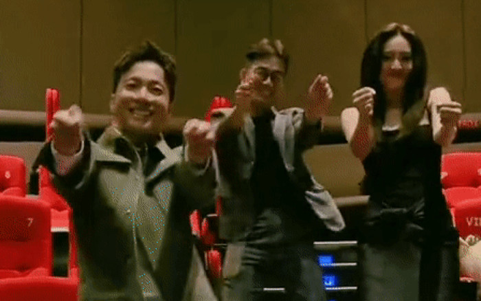 S.T Sơn Thạch nhảy nhót bất chấp trong rạp phim cùng Lan Ngọc, fan 'bắt bài': 'Sơ hở cái là nhảy'! Ảnh 2