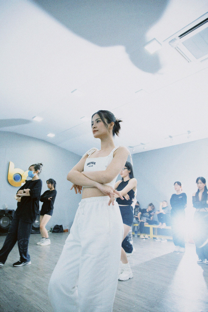 Đông Nhi hăng say tập luyện trước thềm đêm chung kết Miss Grand Vietnam 2022.