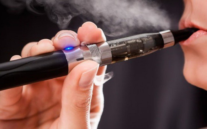 Sau khi hút thuốc lá điện tử, nữ sinh 14 tuổi bị co giật nhập viện khẩn Ảnh 2