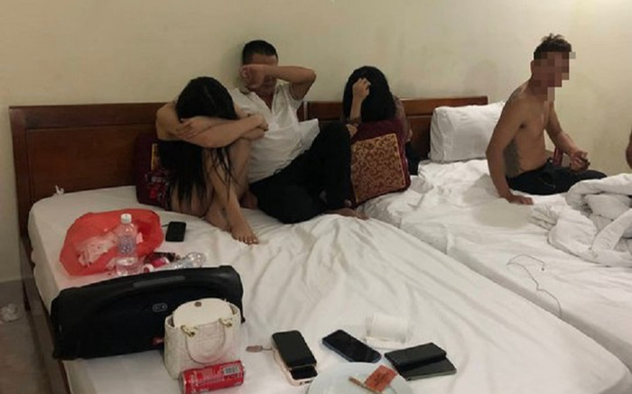 7 nam nữ bị bắt quả tang 'thác loạn' trong khách sạn Ảnh 2