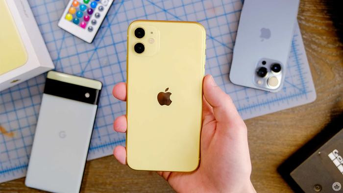 iPhone 11, 12 trên đà giảm giá kịch sàn Ảnh 1