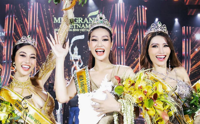 Ngắm mặt mộc của Miss Grand 2022: Tân Hoa hậu đẹp sắc sảo, 2 Á hậu cực ngọt ngào Ảnh 2