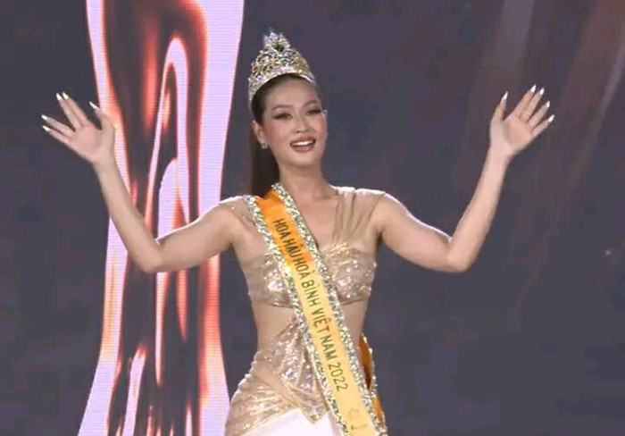 Đoàn Thiên Ân gây bất ngờ khi đăng quang Miss Grand Vietnam 2022.