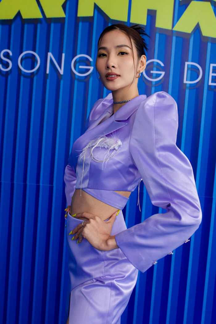 Á hậu, ca sĩ Hoàng Thùy